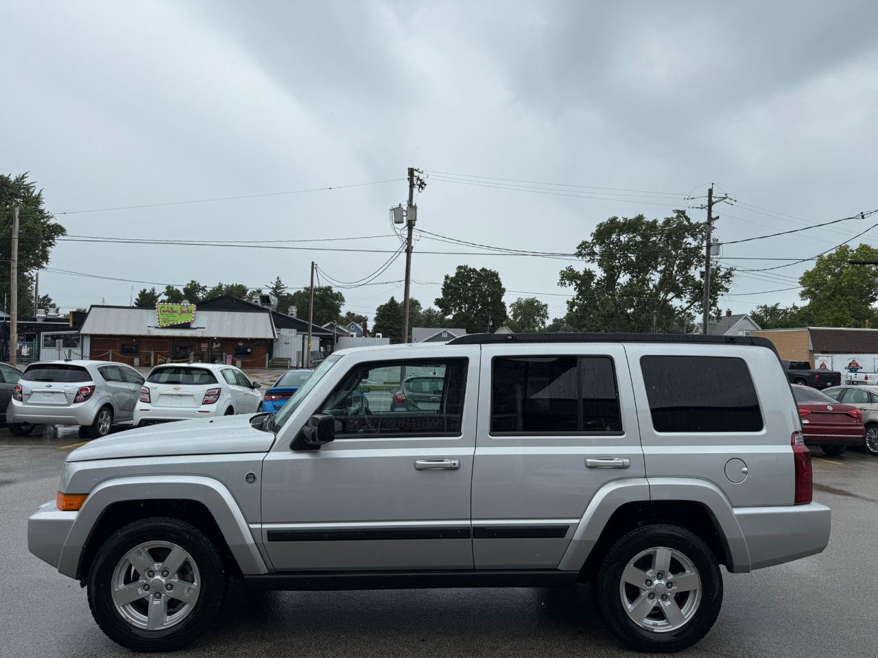 Used 2007 Jeep Commander Sport w/ Trailer Tow Group IV AWD/4WD image 2