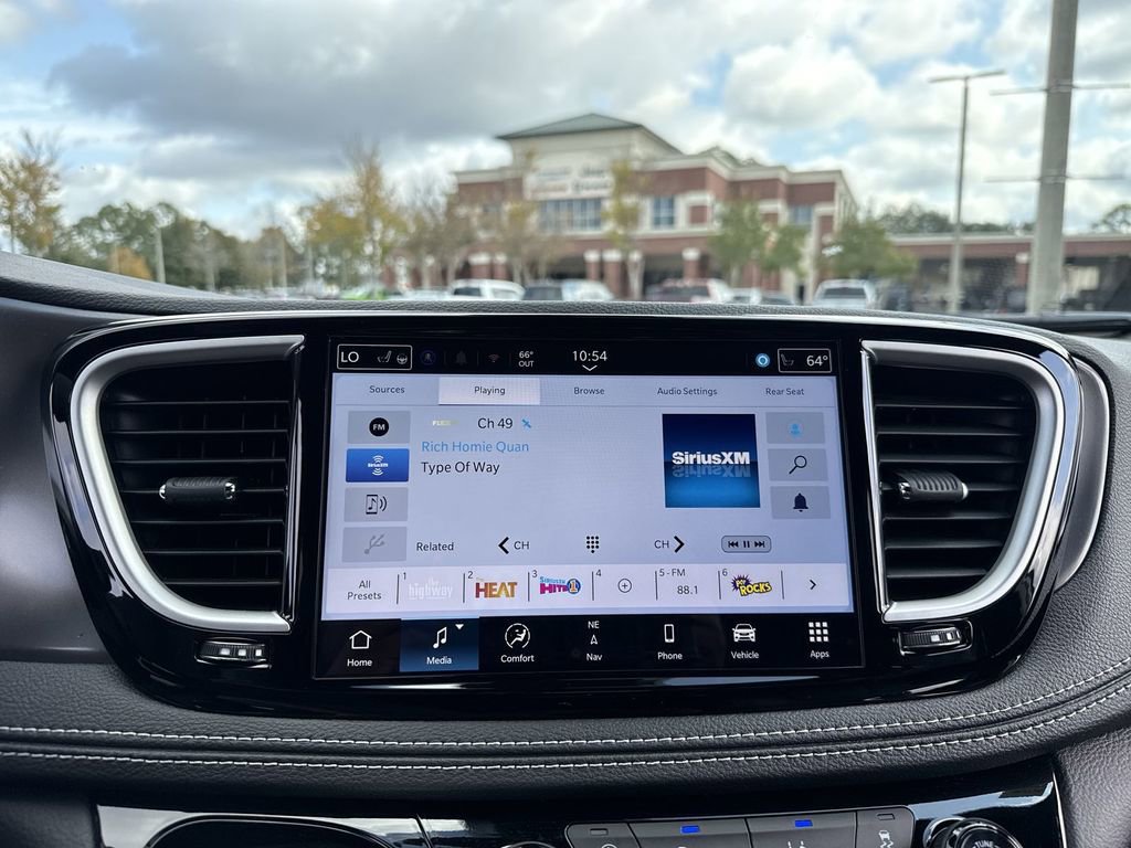 New 2026 Chrysler Pacifica Select FWD image 22