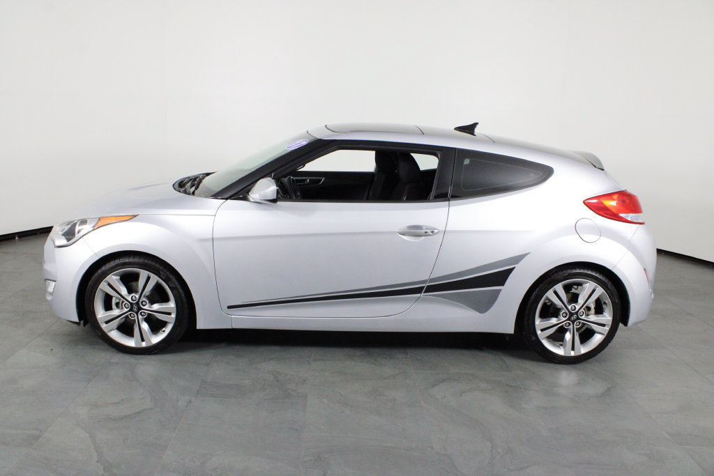 Used 2017 Hyundai Veloster Value Edition w/ Graphic Package (Lower Body) FWD image 12