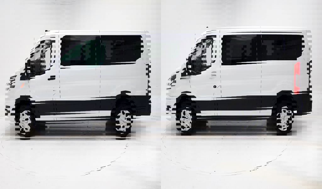 Used 2023 Ford Transit 350 XLT image 5