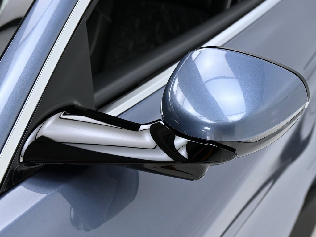 Used 2025 Aston Martin Vanquish image 32