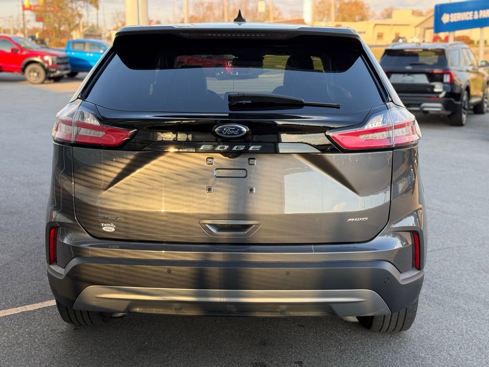 Used 2024 Ford Edge SEL w/ Convenience Package image 4