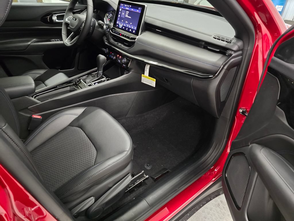 New 2026 Jeep Compass Latitude AWD/4WD image 28