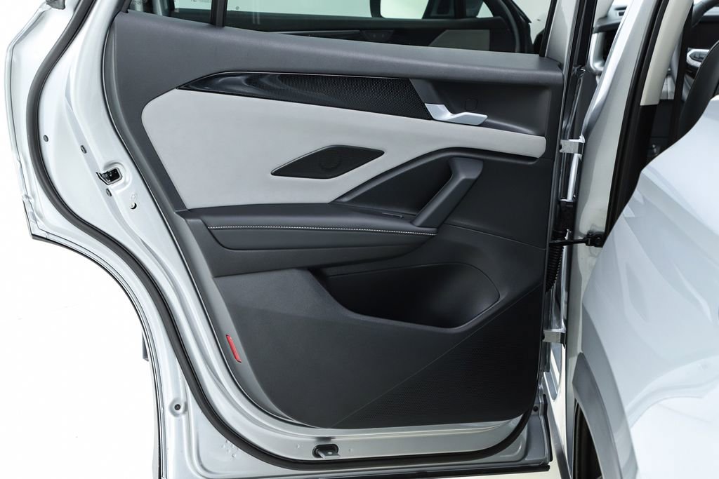 New 2026 Volkswagen Tiguan SE image 16