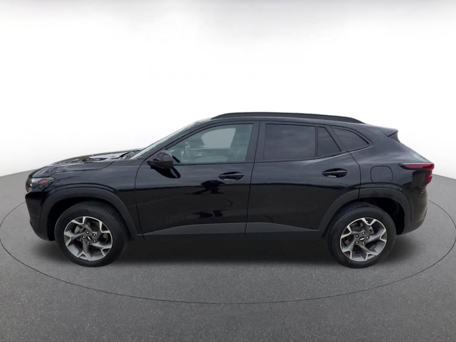Used 2025 Chevrolet Trax LT image 9