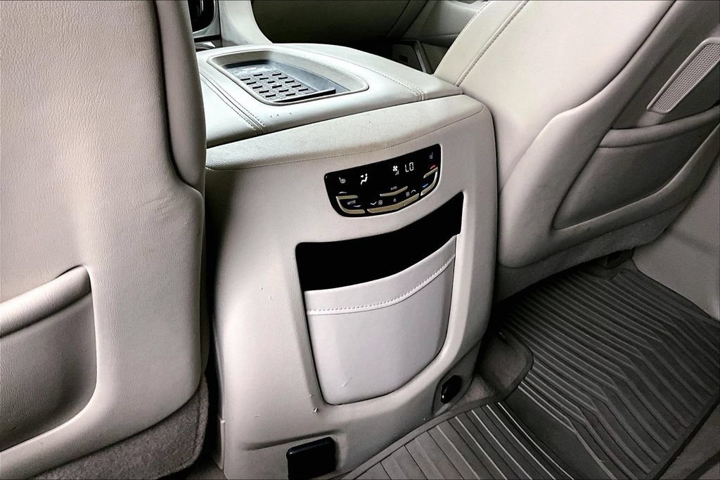 Used 2017 Cadillac Escalade Luxury AWD/4WD image 31