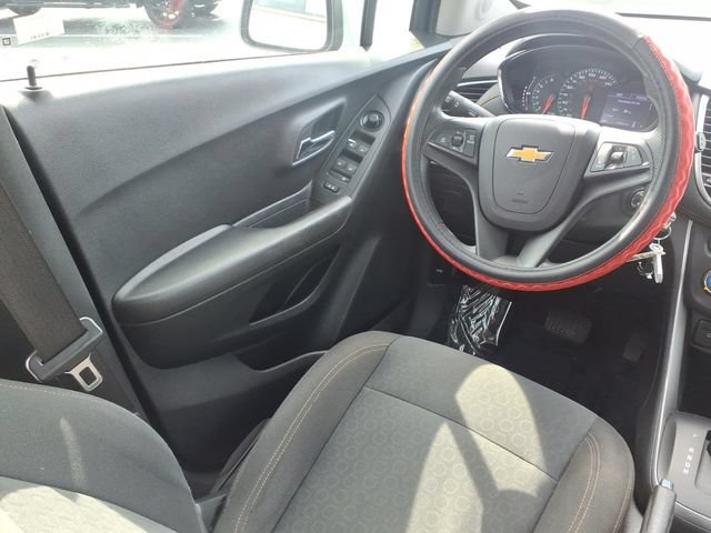 Used 2020 Chevrolet Trax LS w/ Tint and Cruise Package FWD image 14