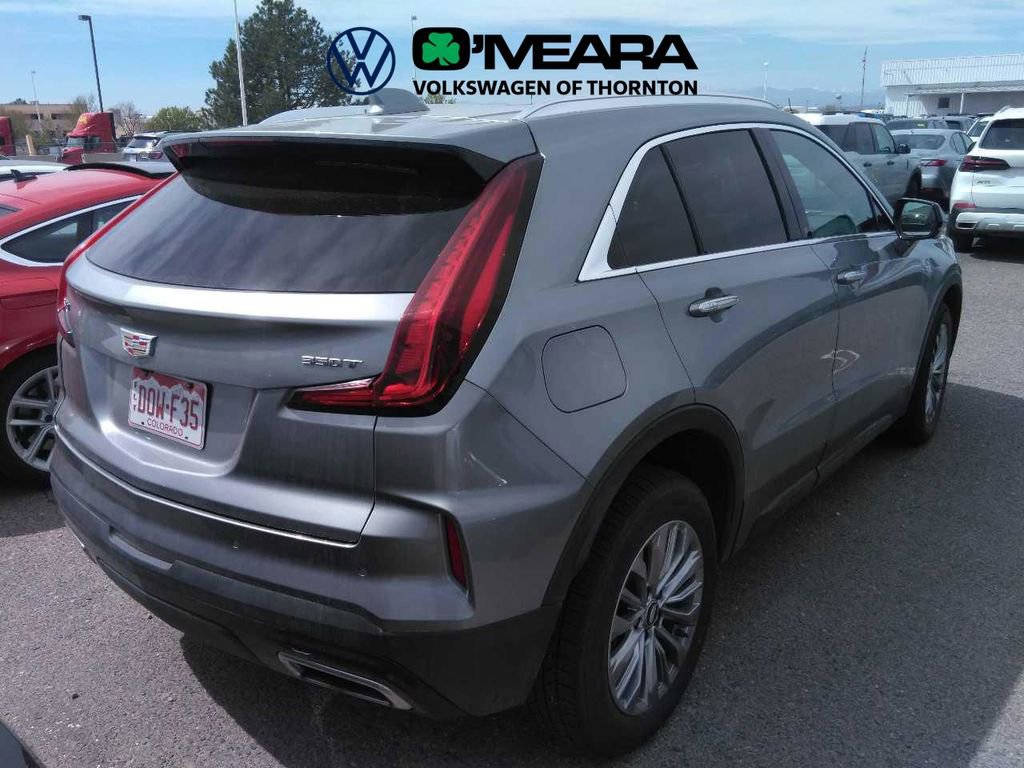 Used 2025 Cadillac XT4 Premium Luxury image 2