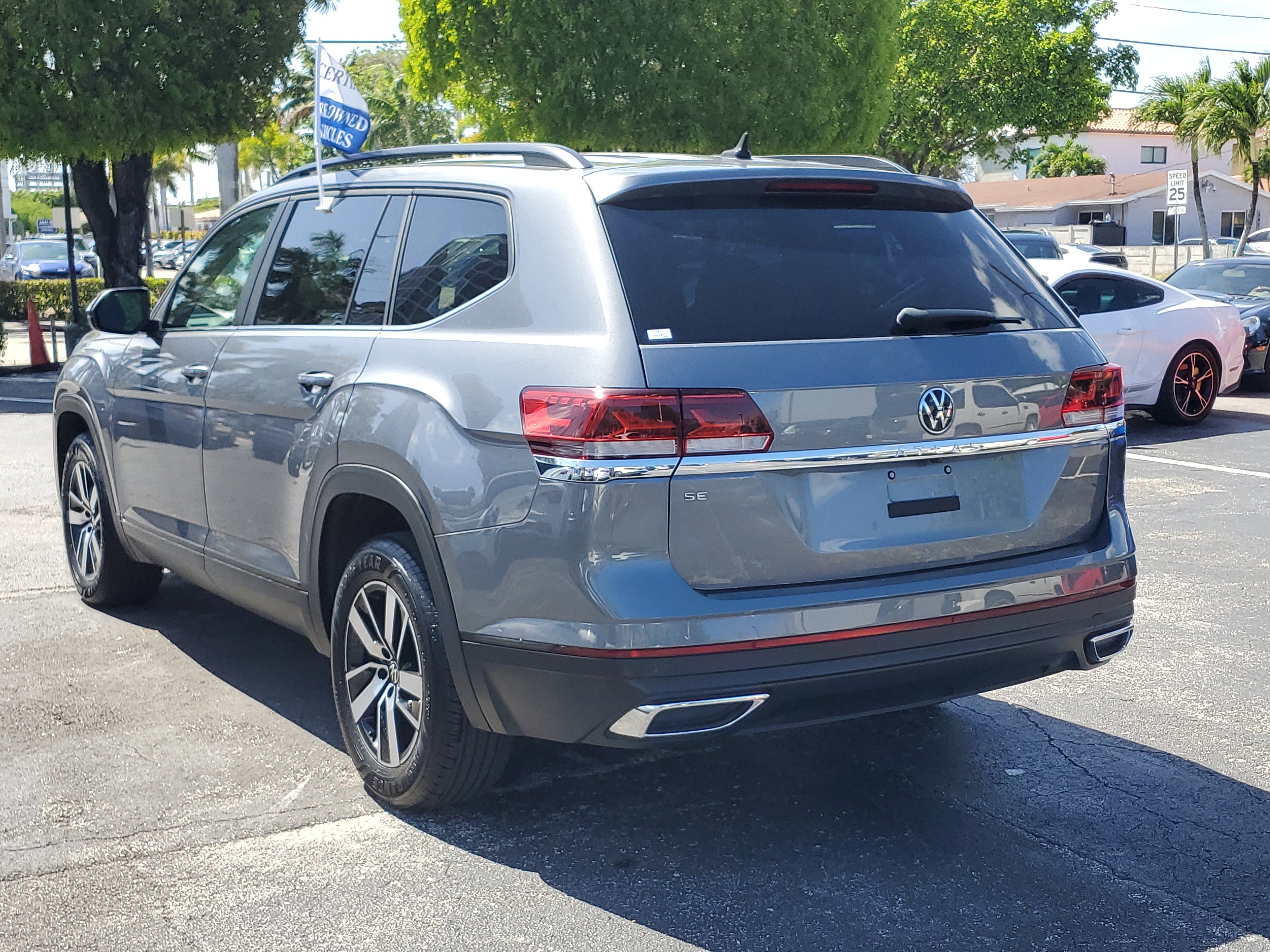 Used 2023 Volkswagen Atlas SE FWD image 3