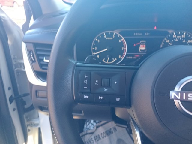 Used 2023 Nissan Rogue SV image 18