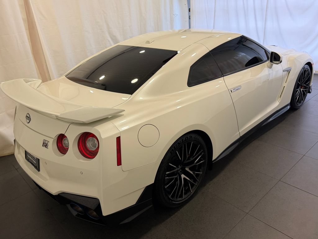 Used 2024 Nissan GT-R Premium w/ Floor Mat Package AWD/4WD image 10