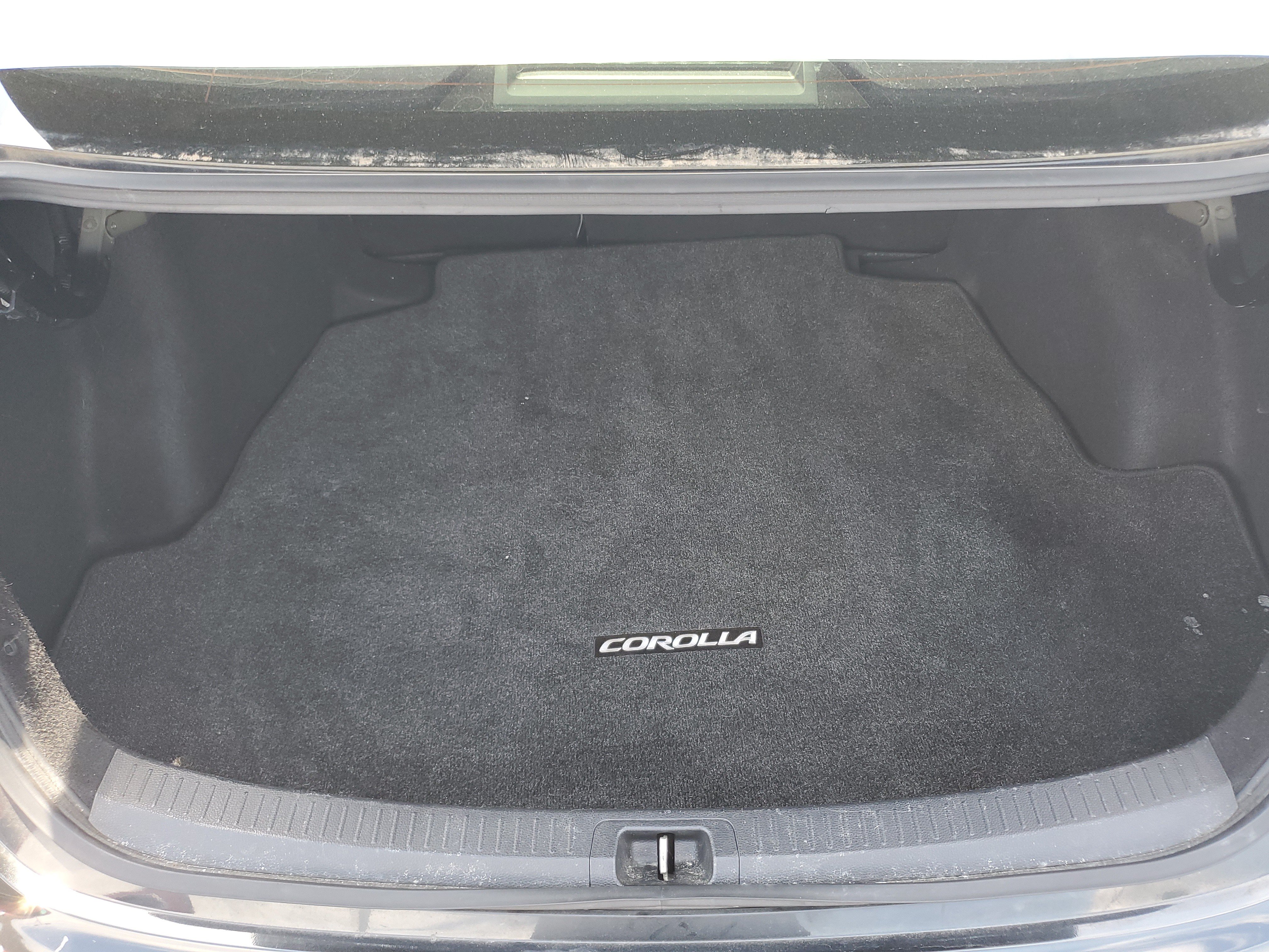 Used 2020 Toyota Corolla LE w/ Carpet Mat Package (TMS) FWD image 7