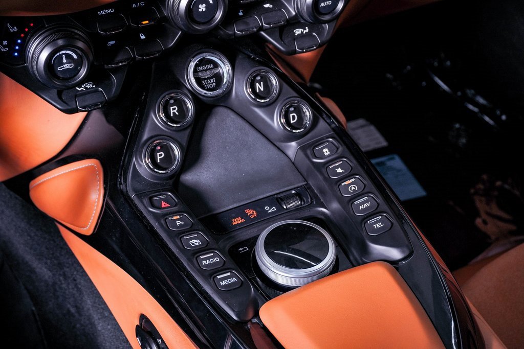 Used 2023 Aston Martin V8 Vantage Coupe image 27
