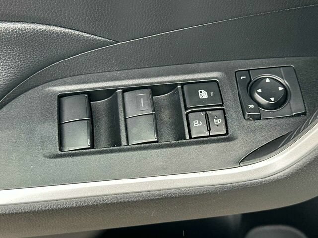 Used 2021 Toyota RAV4 LE AWD/4WD image 13