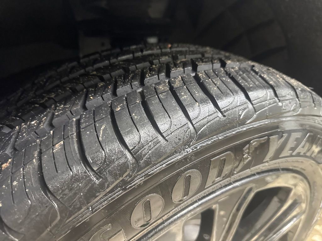 Certified 2023 GMC Acadia SLE w/ Driver Convenience Package image 12