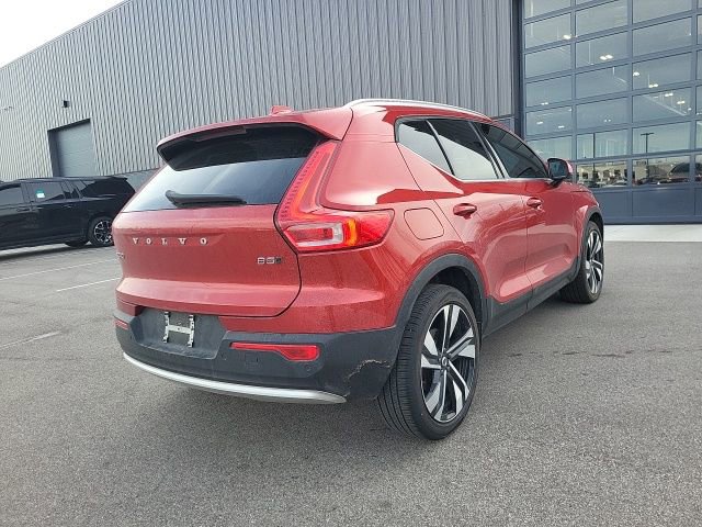 Used 2023 Volvo XC40 B5 Ultimate w/ Climate Package image 3
