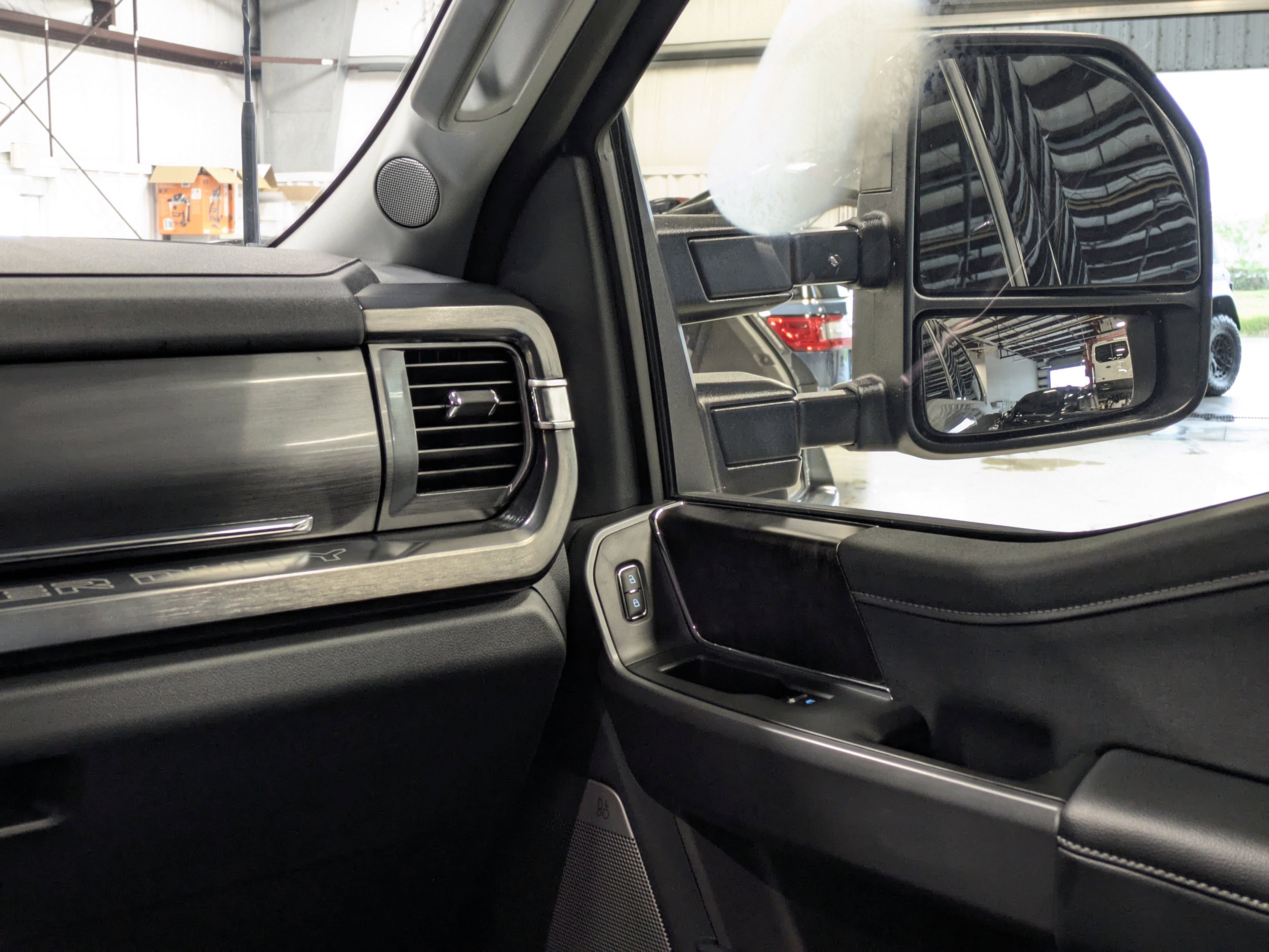 New 2025 Ford F250 Lariat w/ Lariat Ultimate Package image 36