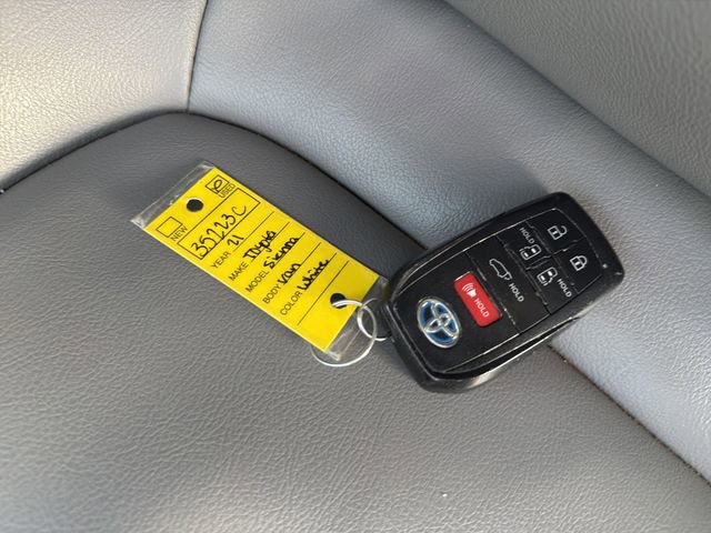 Used 2021 Toyota Sienna XLE w/ XLE Plus Package image 35