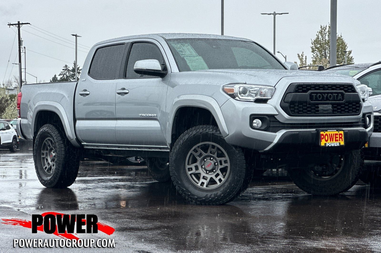 Used 2022 Toyota Tacoma SR5 w/ Technology Package image 1