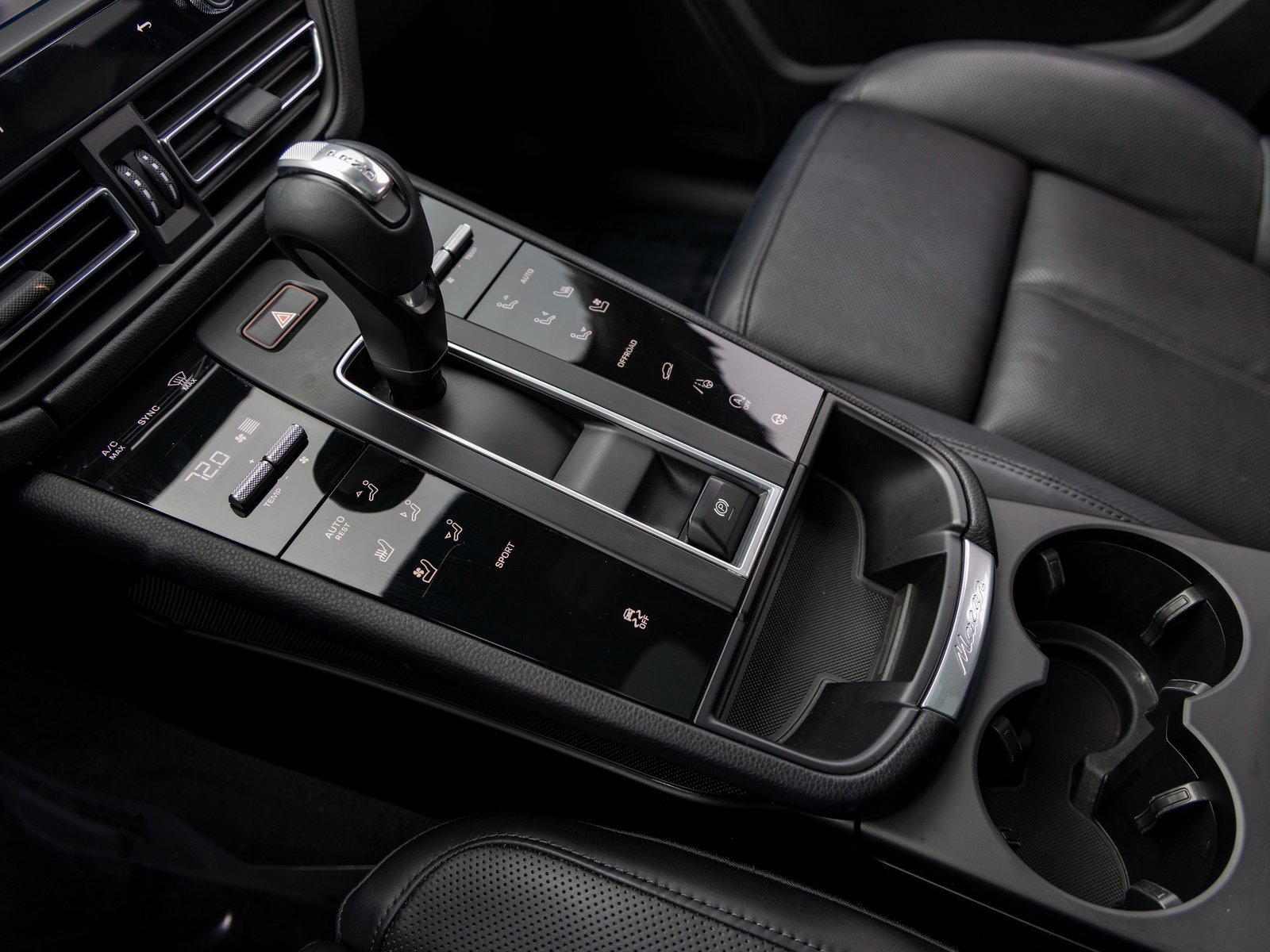 Certified 2023 Porsche Macan image 38