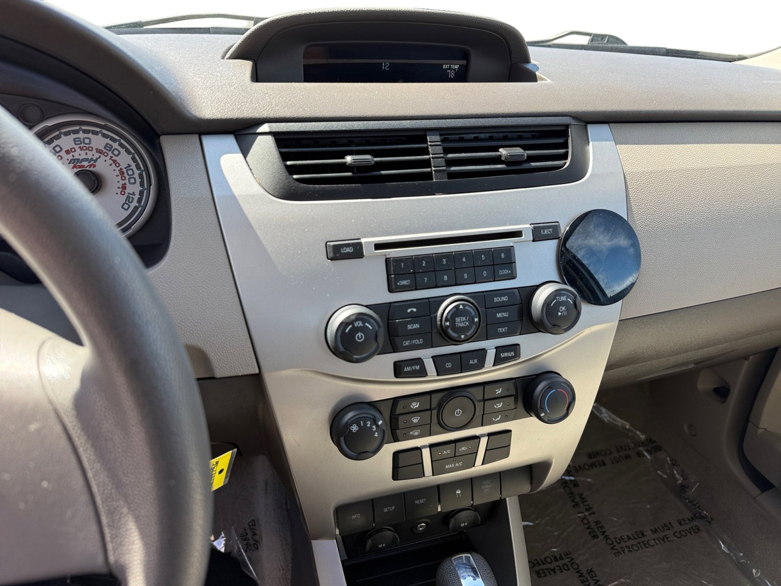 Used 2010 Ford Focus SE image 12