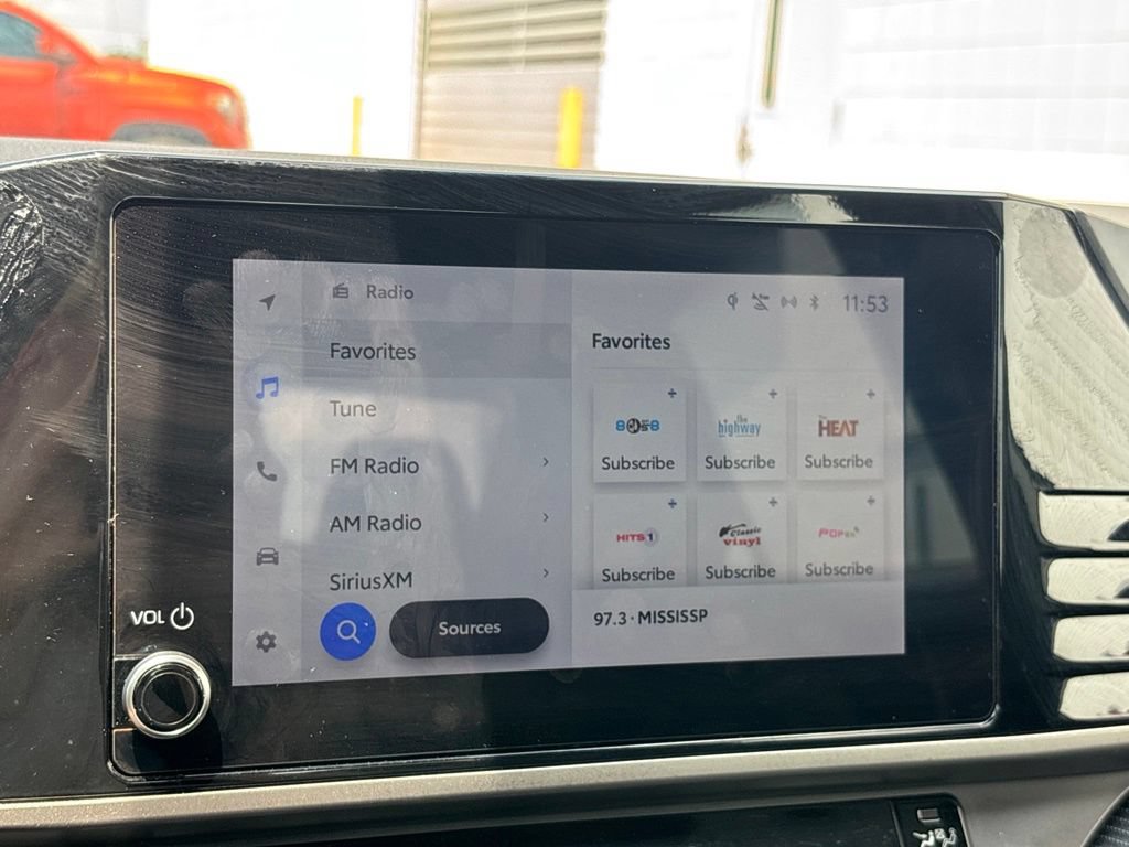 Used 2025 Toyota Camry SE FWD image 13
