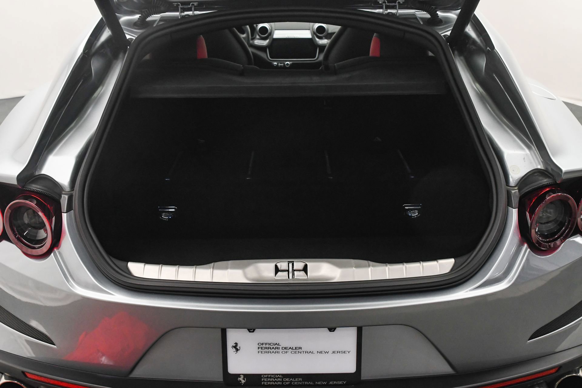 Used 2018 Ferrari GTC4Lusso T image 8