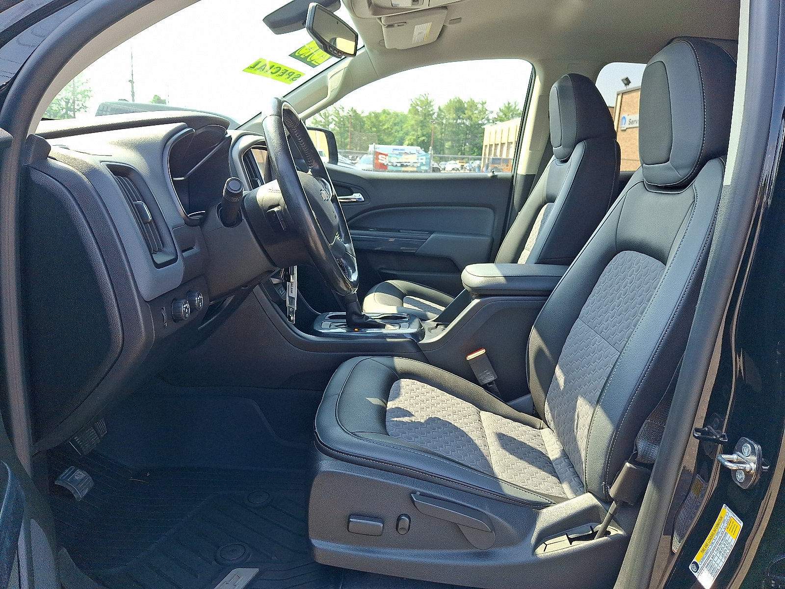 Used 2019 Chevrolet Colorado Z71 w/ Z71 Midnight Edition AWD/4WD image 14