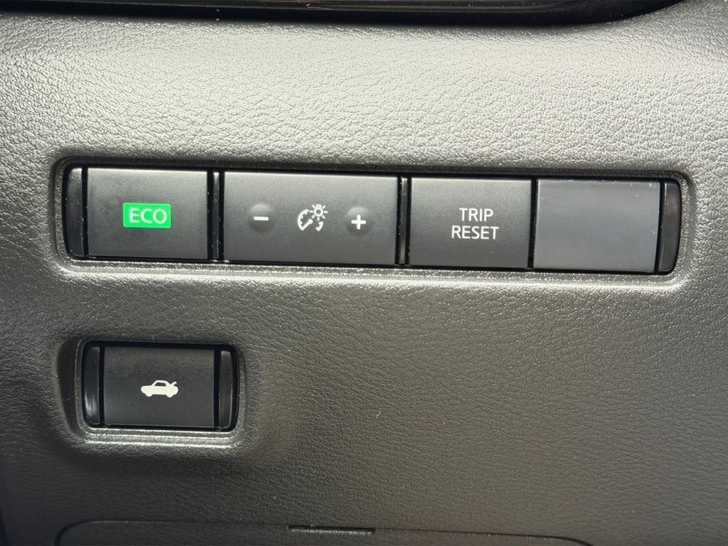 Used 2022 Nissan Sentra SR w/ Trunk Package FWD image 21