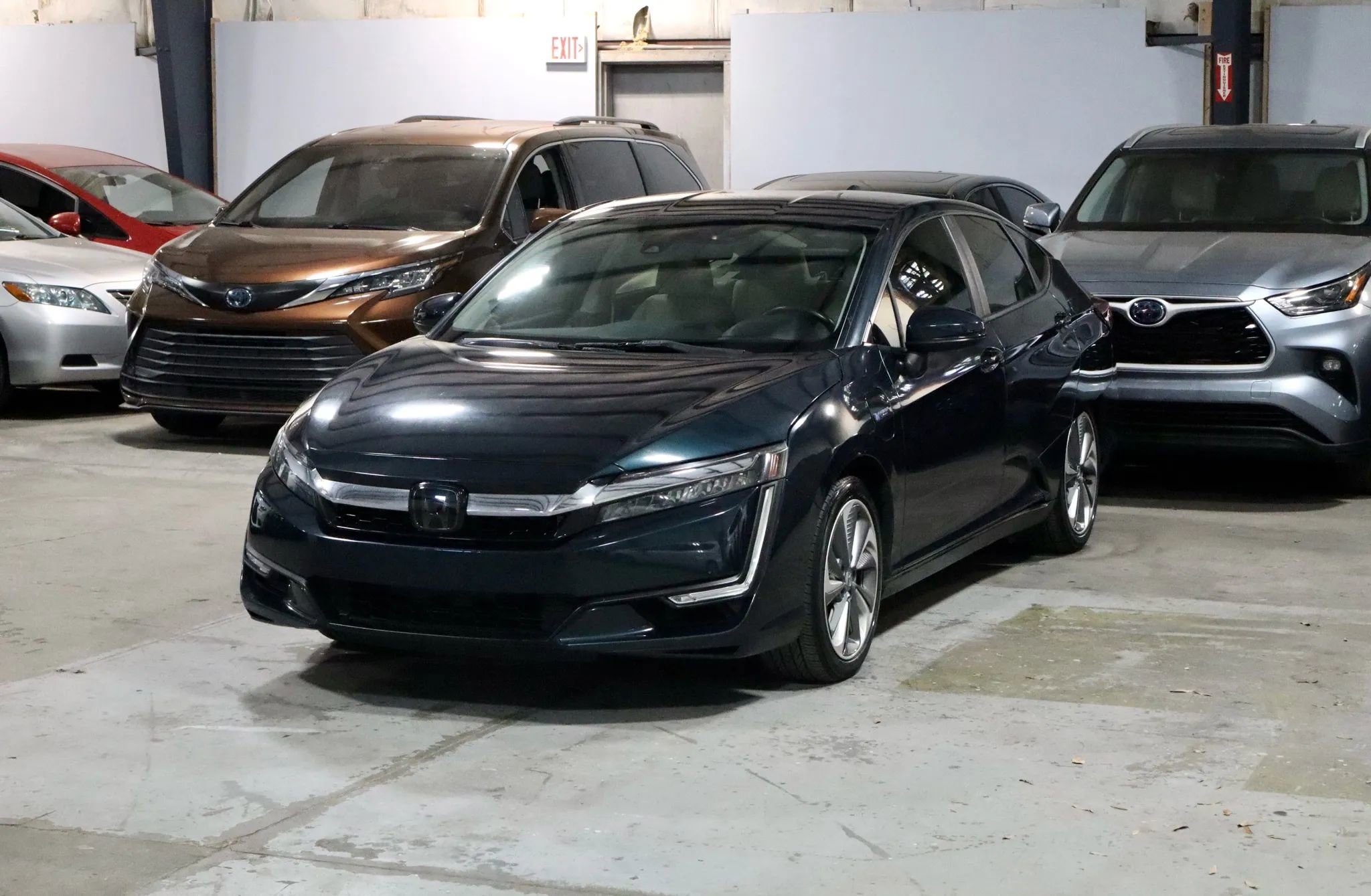 Used 2018 Honda Clarity Touring image 1