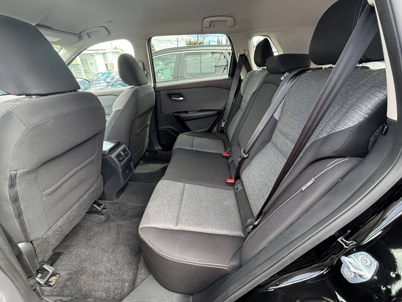 Used 2022 Nissan Rogue SV FWD image 22