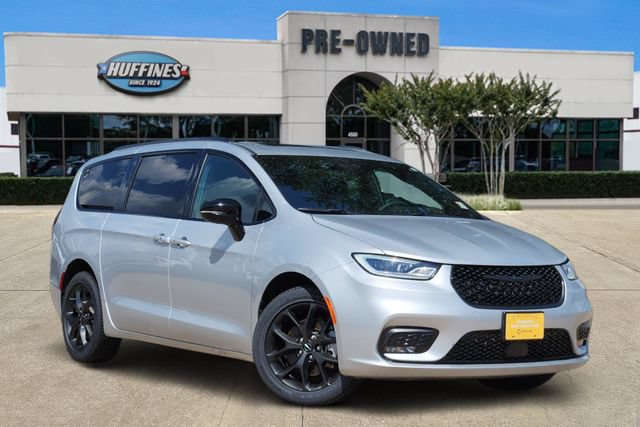 Certified 2023 Chrysler Pacifica Limited w/ S Appearance Package AWD/4WD video 1