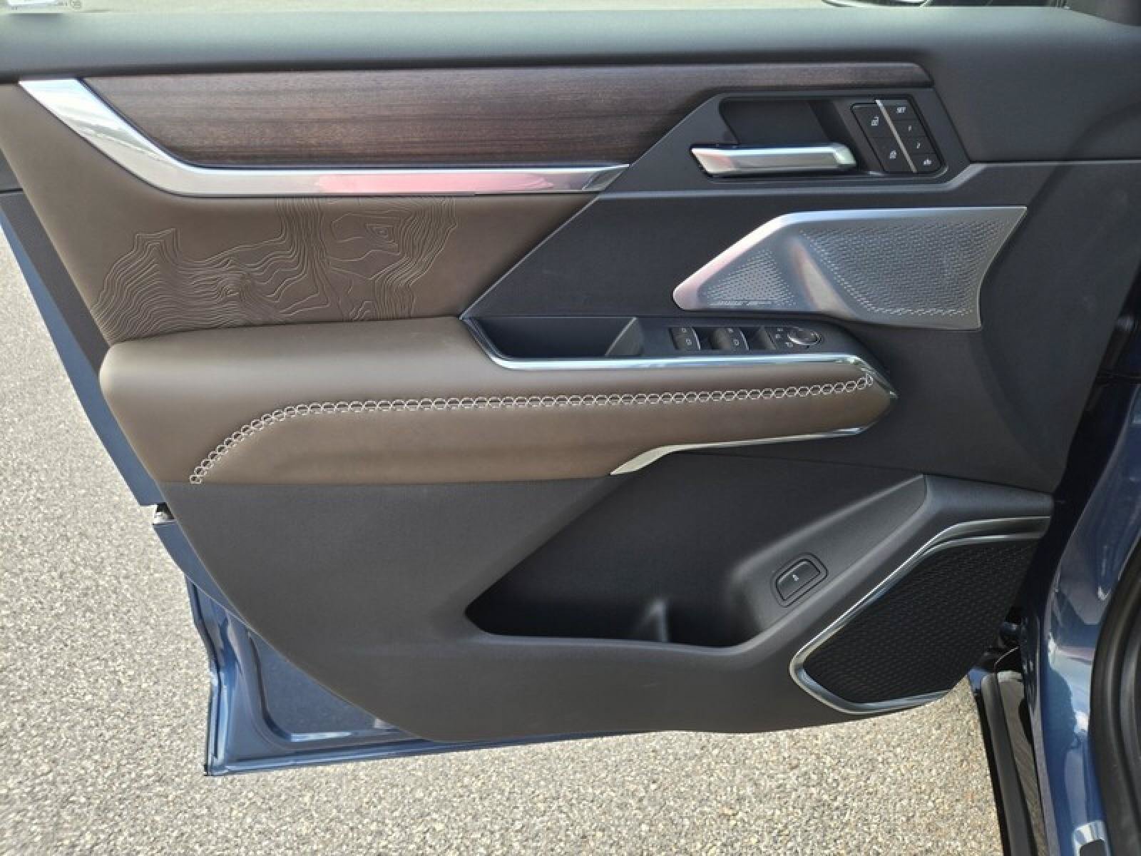New 2026 GMC Acadia Denali Ultimate w/ LPO, Floor Liner Package FWD image 25