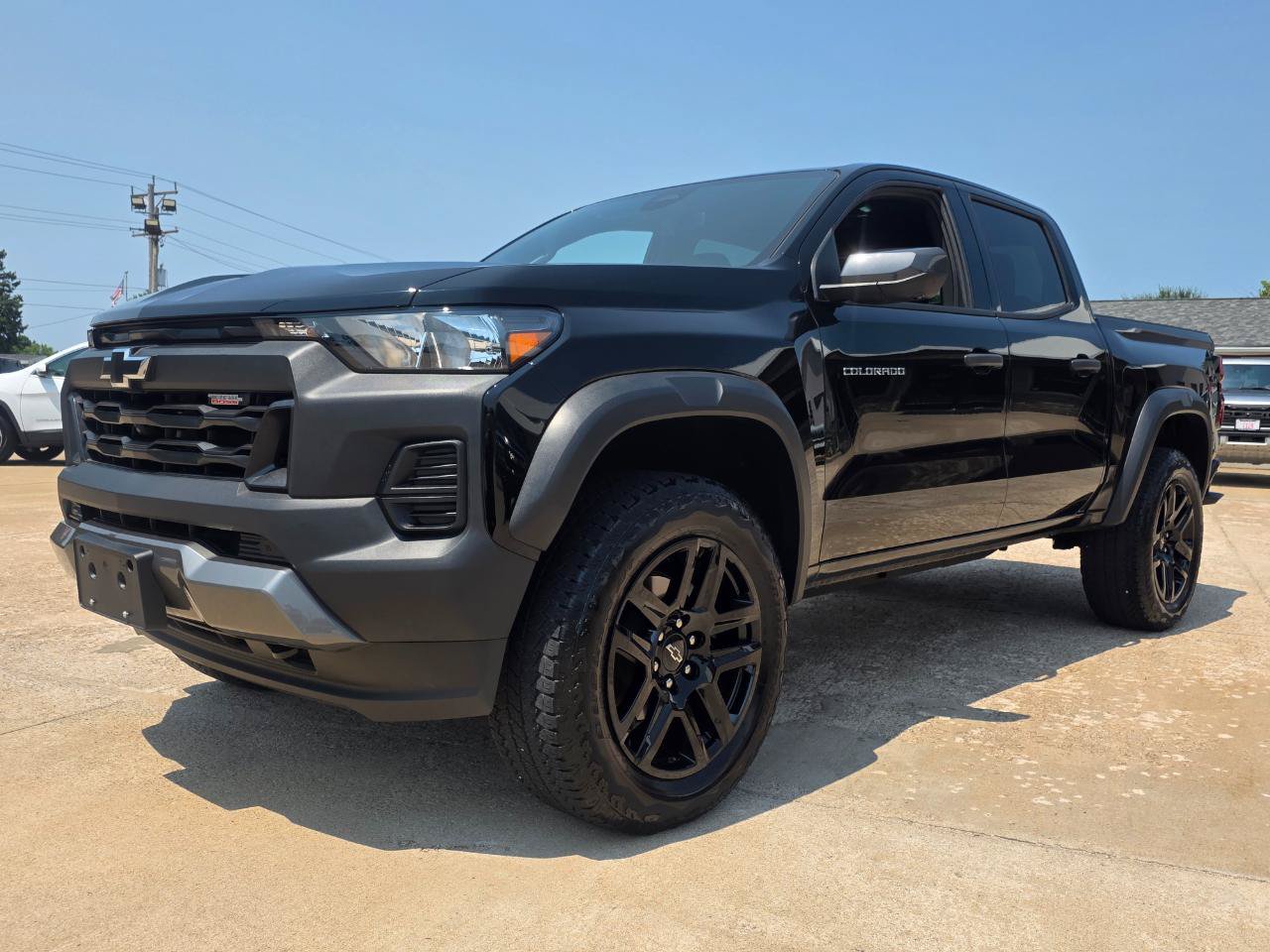 Used 2025 Chevrolet Colorado Trail Boss AWD/4WD image 2