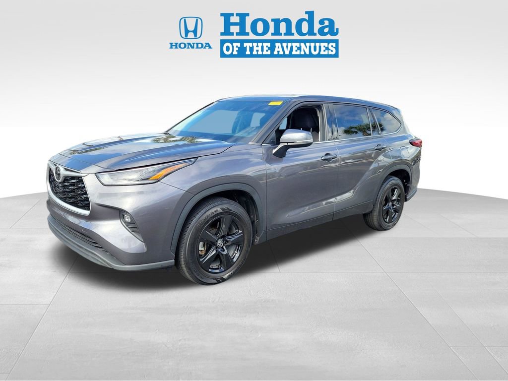 Used 2021 Toyota Highlander LE image 2