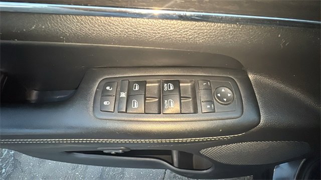 Used 2015 Jeep Grand Cherokee Limited image 12
