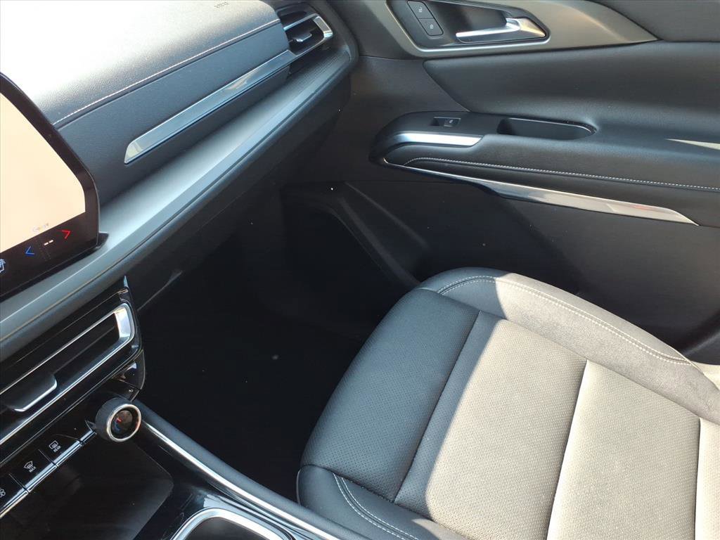 Used 2025 Chevrolet Traverse LT FWD image 32