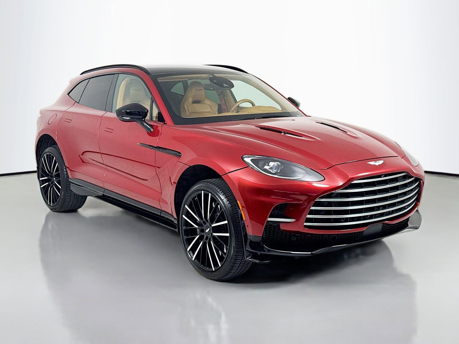 Used 2024 Aston Martin DBX 707 image 1