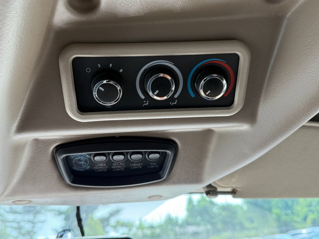 Used 2018 Chevrolet Express 2500 w/ Enhanced Convenience Package RWD image 20