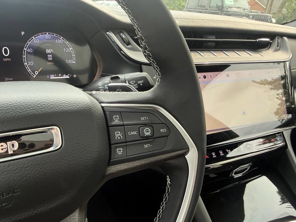 New 2026 Jeep Grand Cherokee Limited w/ Limited Altitude Package AWD/4WD image 18
