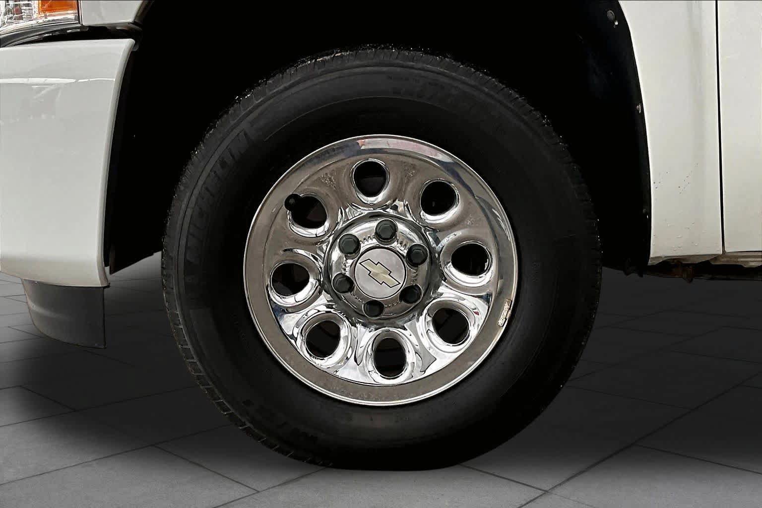 Used 2011 Chevrolet Silverado 1500 W/T w/ LS Package RWD image 9