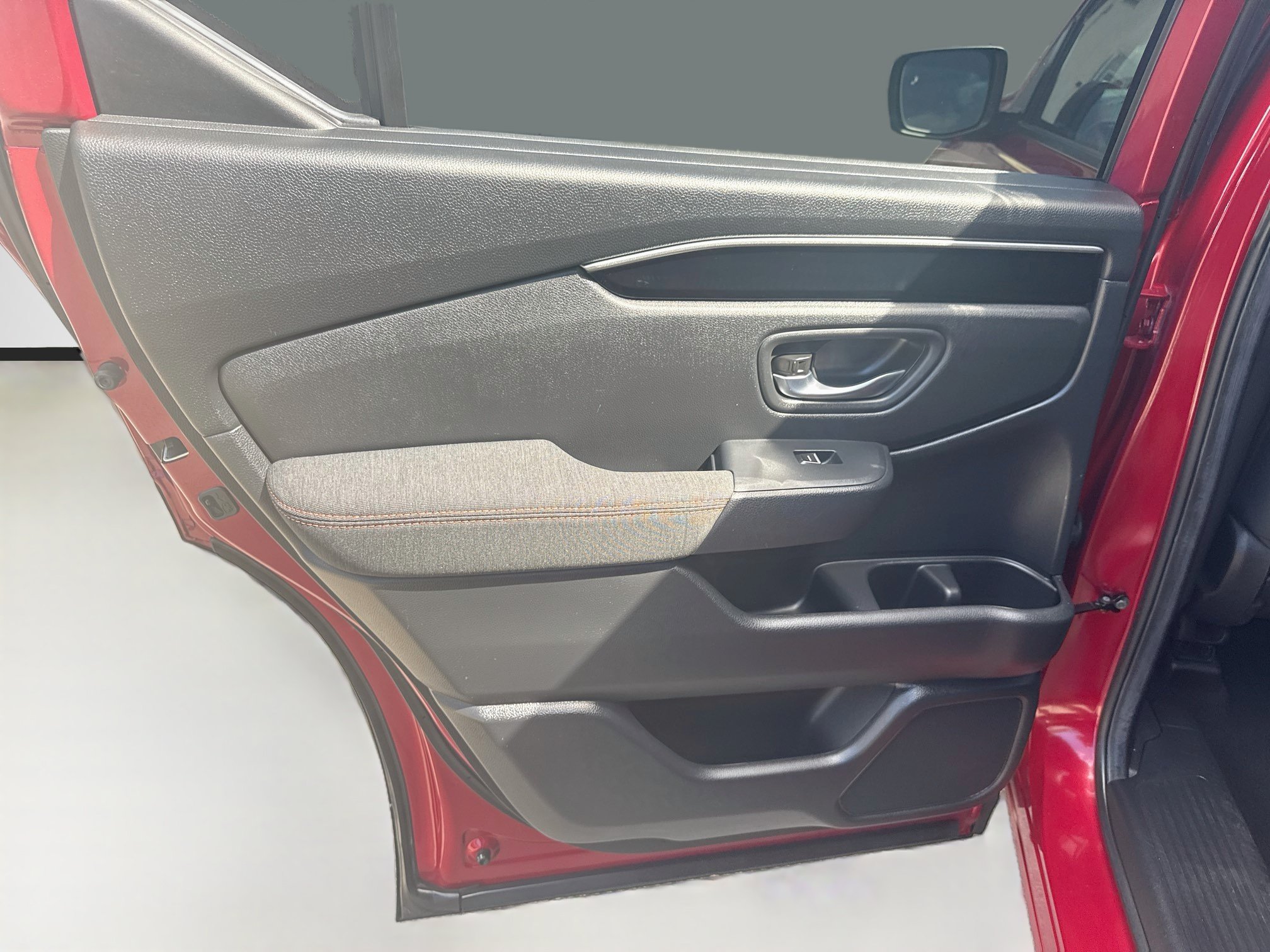 Used 2025 Honda Pilot Sport image 25