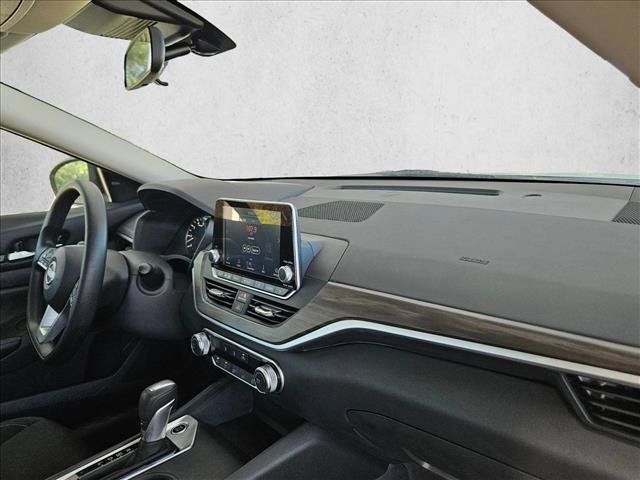 Used 2025 Nissan Altima 2.5 SV FWD image 17
