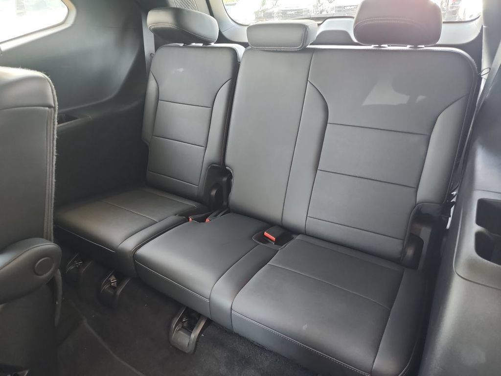 Certified 2025 Buick Enclave Preferred FWD image 35