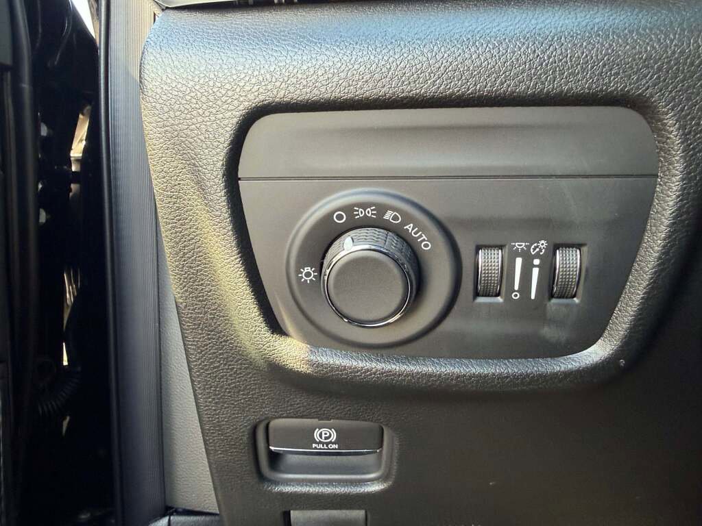 New 2026 Jeep Grand Cherokee Altitude image 30