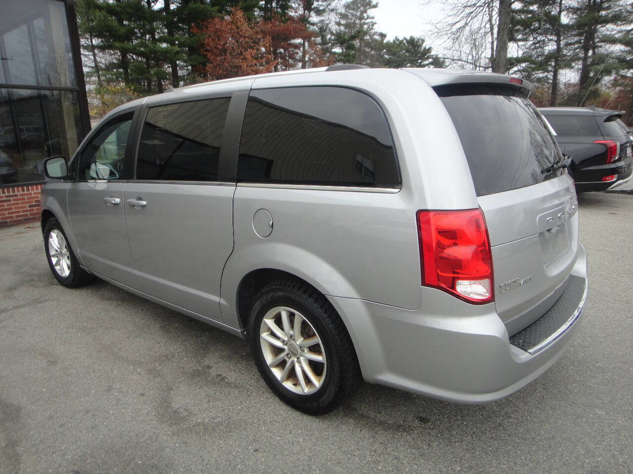 Used 2018 Dodge Grand Caravan SXT image 4
