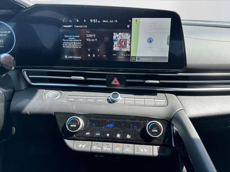New 2025 Hyundai Elantra Limited image 22