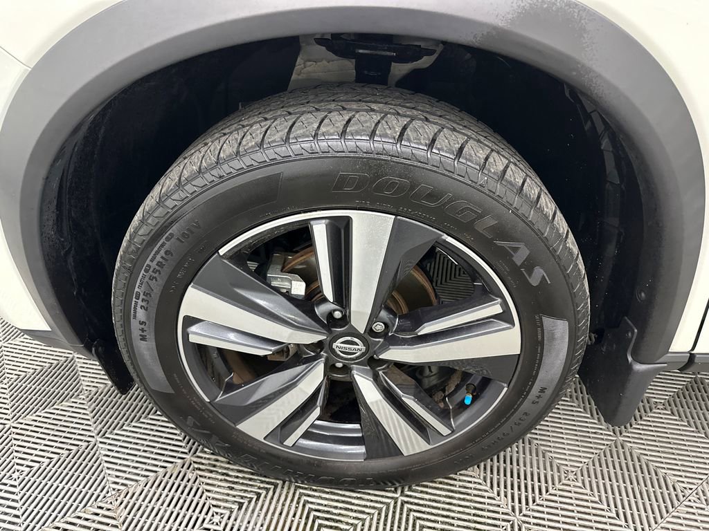 Used 2021 Nissan Rogue Platinum image 13