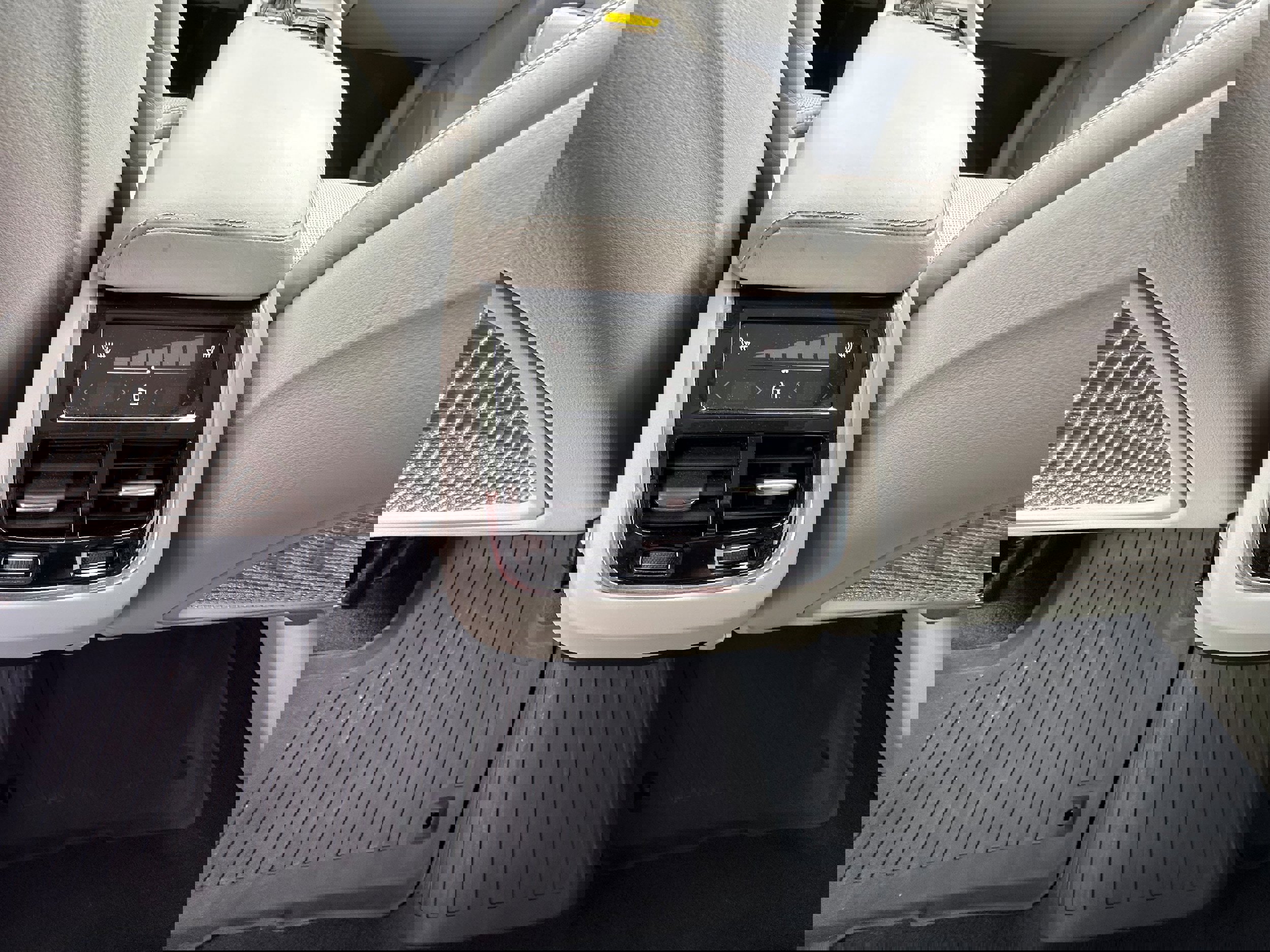 Used 2018 Volvo XC60 T6 Inscription image 13