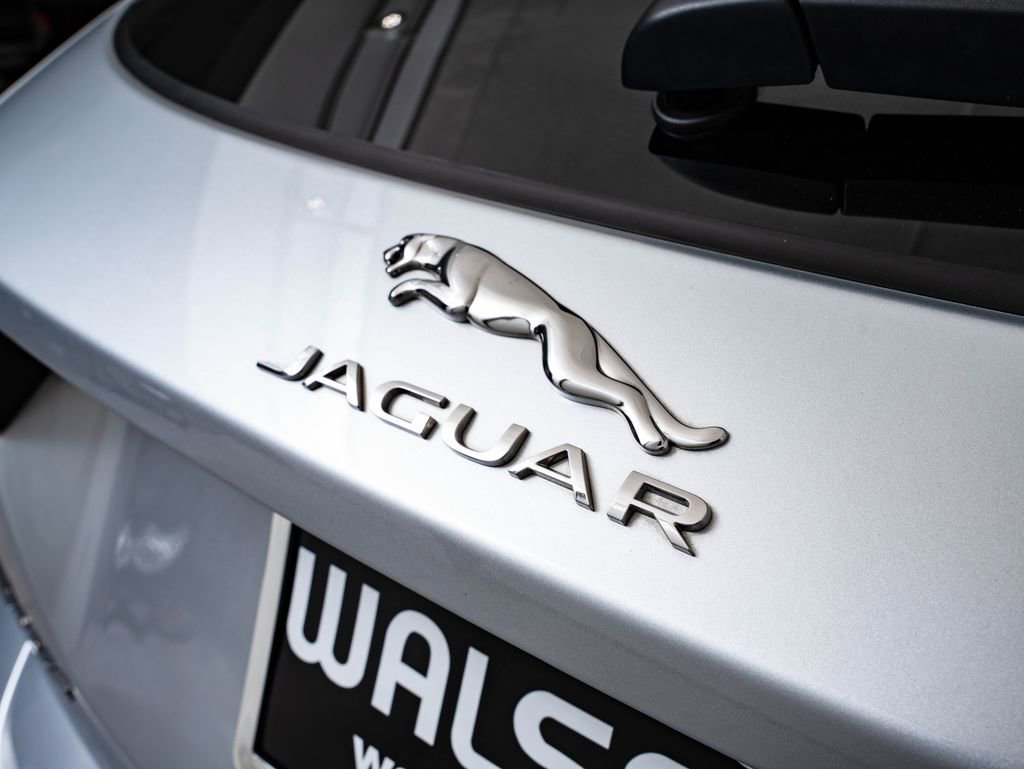 Used 2019 Jaguar E-PACE R-Dynamic SE image 17